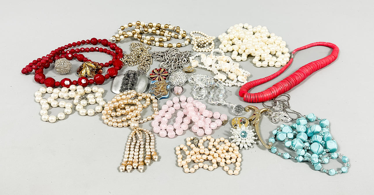 BIJOUTERIER, lot, 1270 grams.