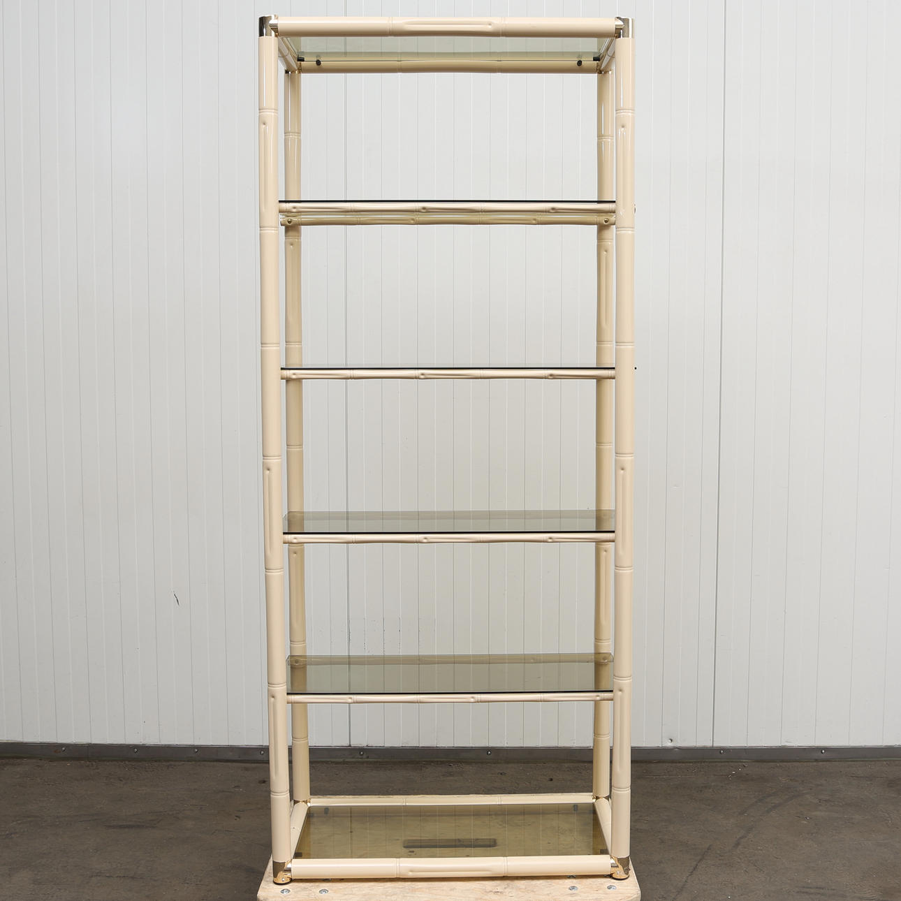 REGAL, Metall und Glas, 6 Regale.