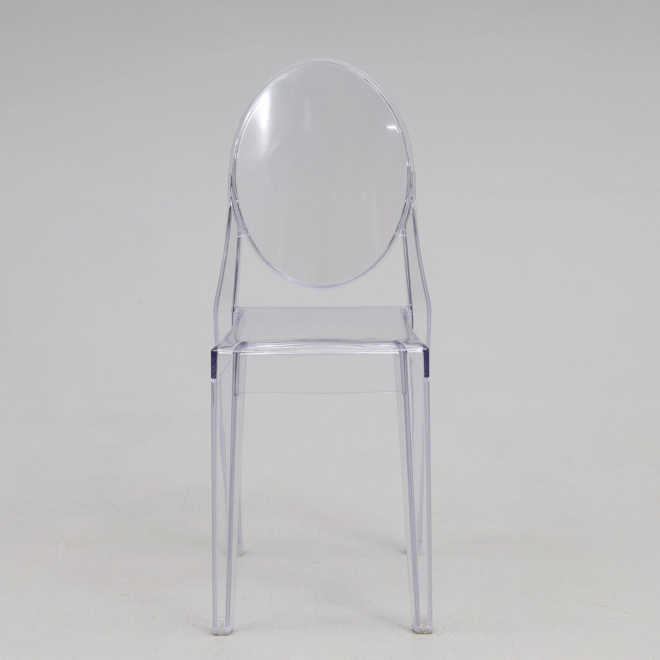 STUHL. „Viktoria Ghost“, Plastik, Kartell, Philippe Starck.