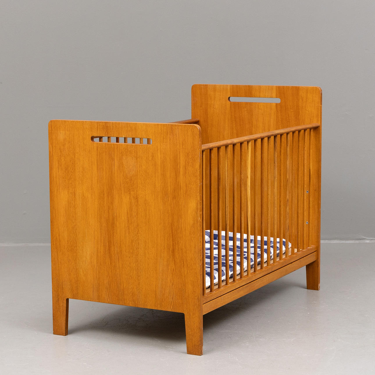 SPJÄLSÄNG, ek, Hästens, 1990-tal.