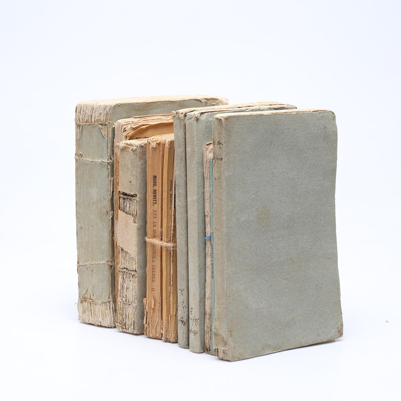 Un conjunto de 10 libros del siglo XIX.