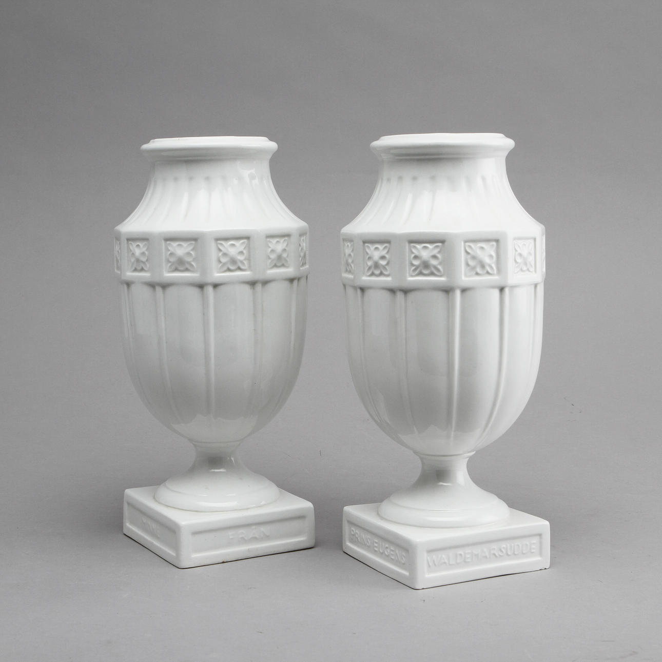 URNOR, ett par, porslin, Prins Eugenes Waldemarsudde, Gustafsberg.