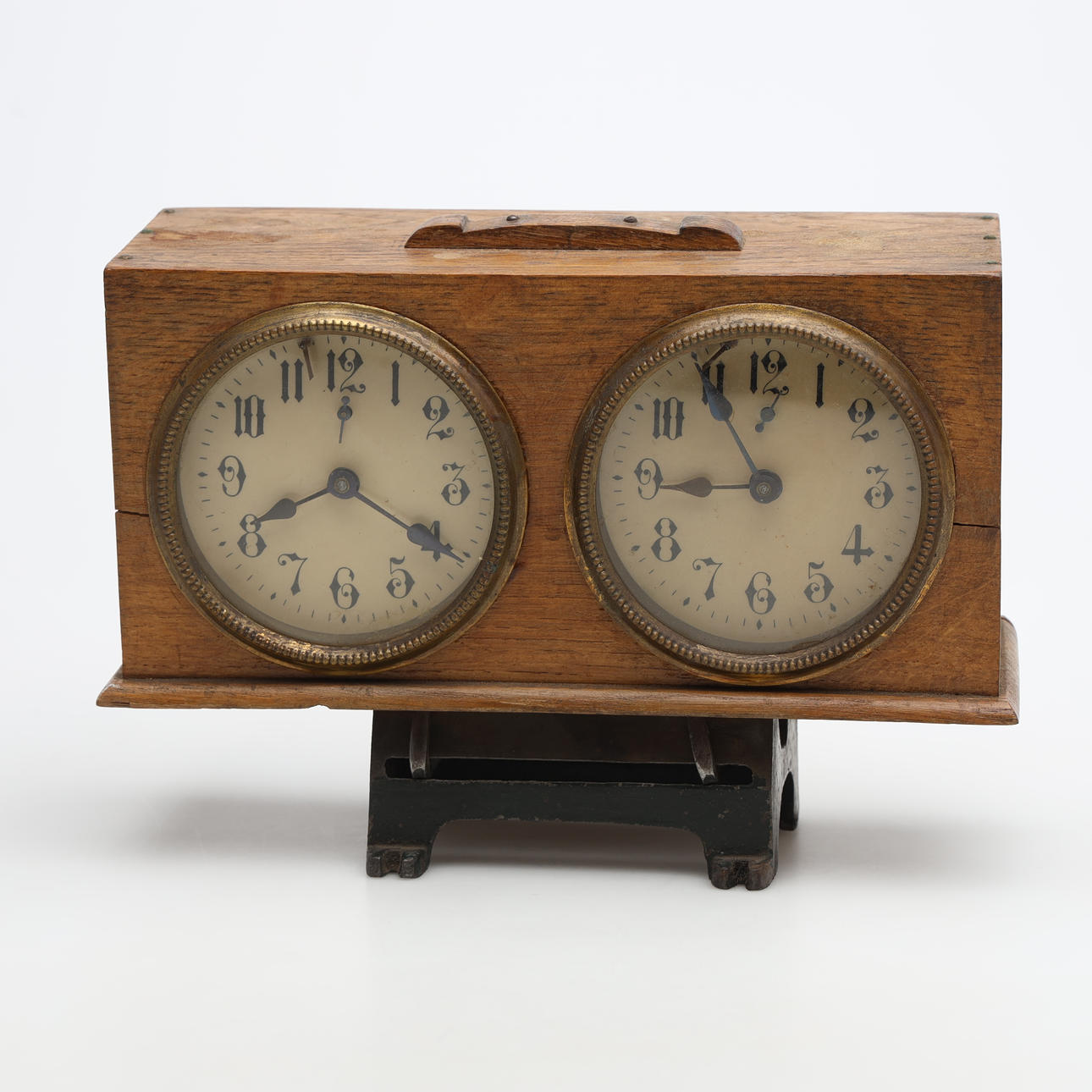 Eine Schachuhr aus dem 20. Jahrhundert.