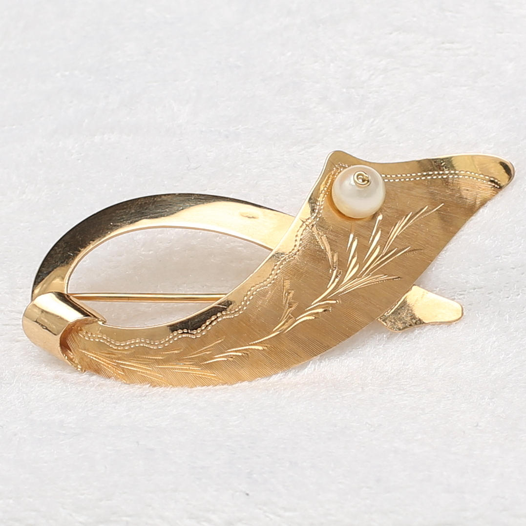 BROSCH, 18k guld, 6,28 gram.