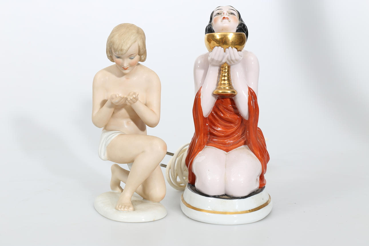 FIGURIN OCH BORDSLAMPA, porslin, 2 delar, bland annat Wallendorf.