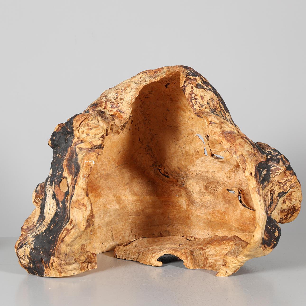 VRIL, geschnitztes Holz.