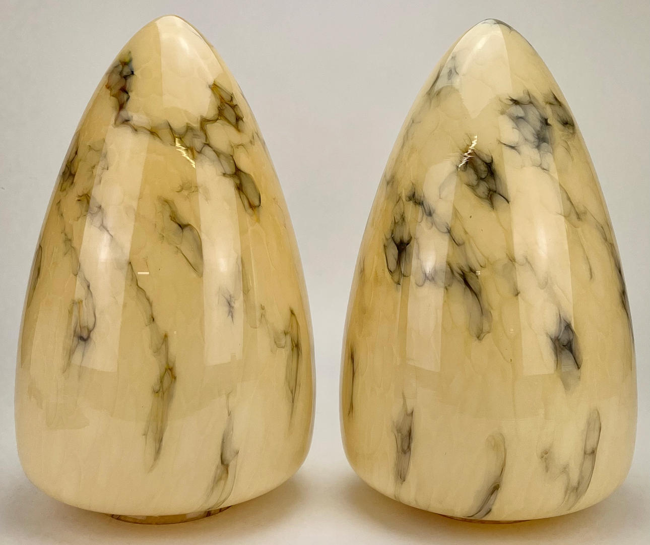 LAMPKUPOR, ett par, glas, 1900-tal.