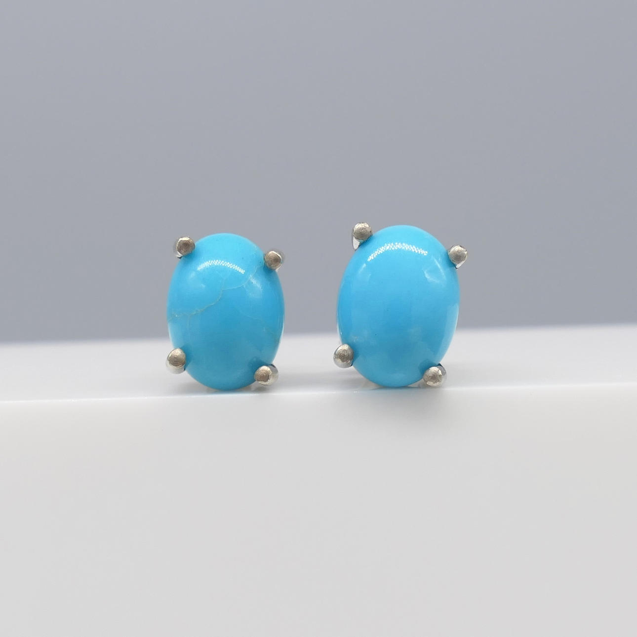 NATURAL TURQUOISE ear studs.