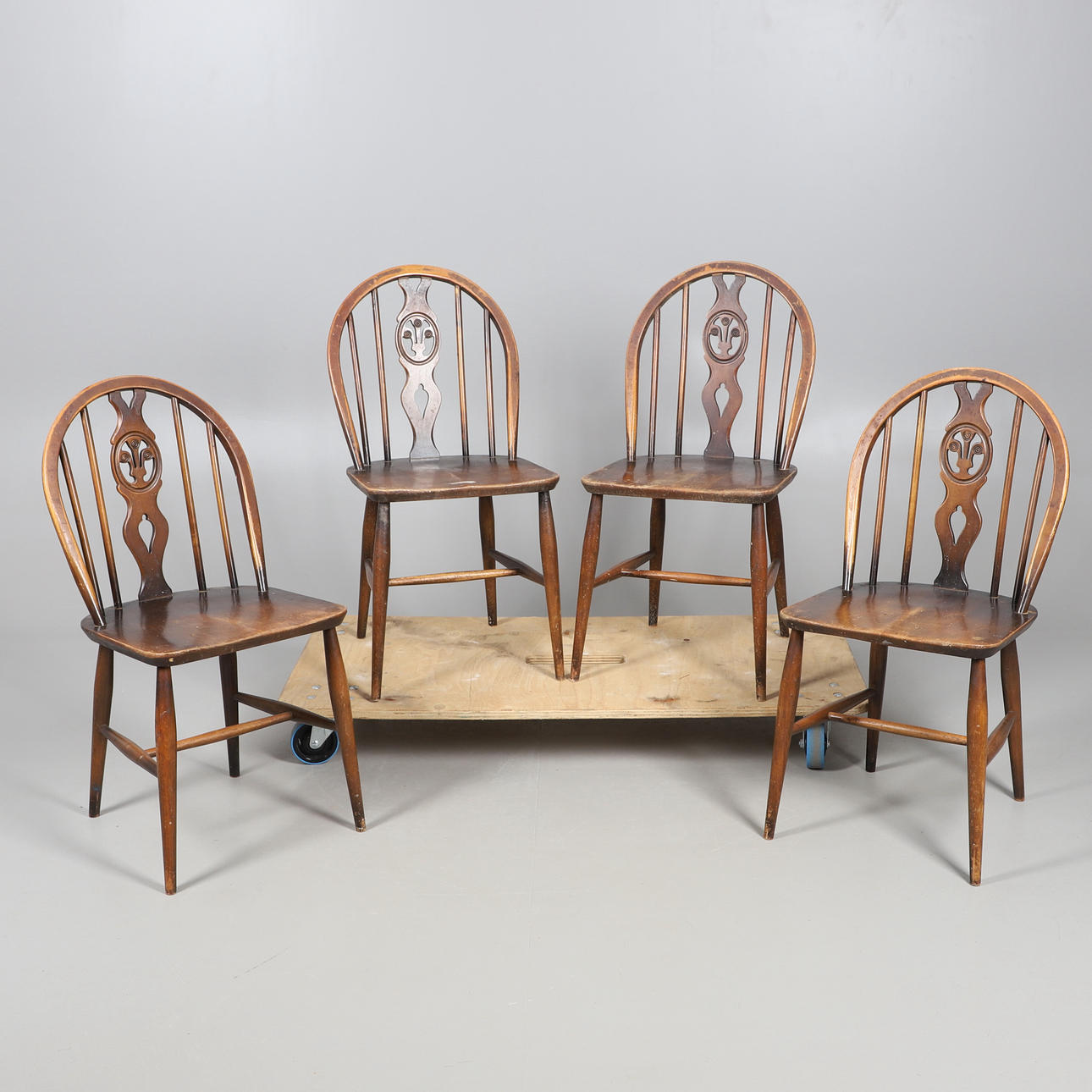 A SET OF FOUR ERCOL DINING CHAIRS.
