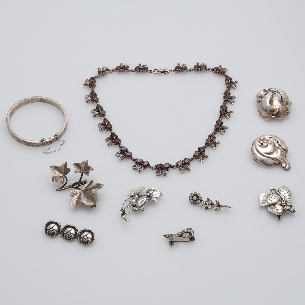 KORU, 10 kpl, hopea.