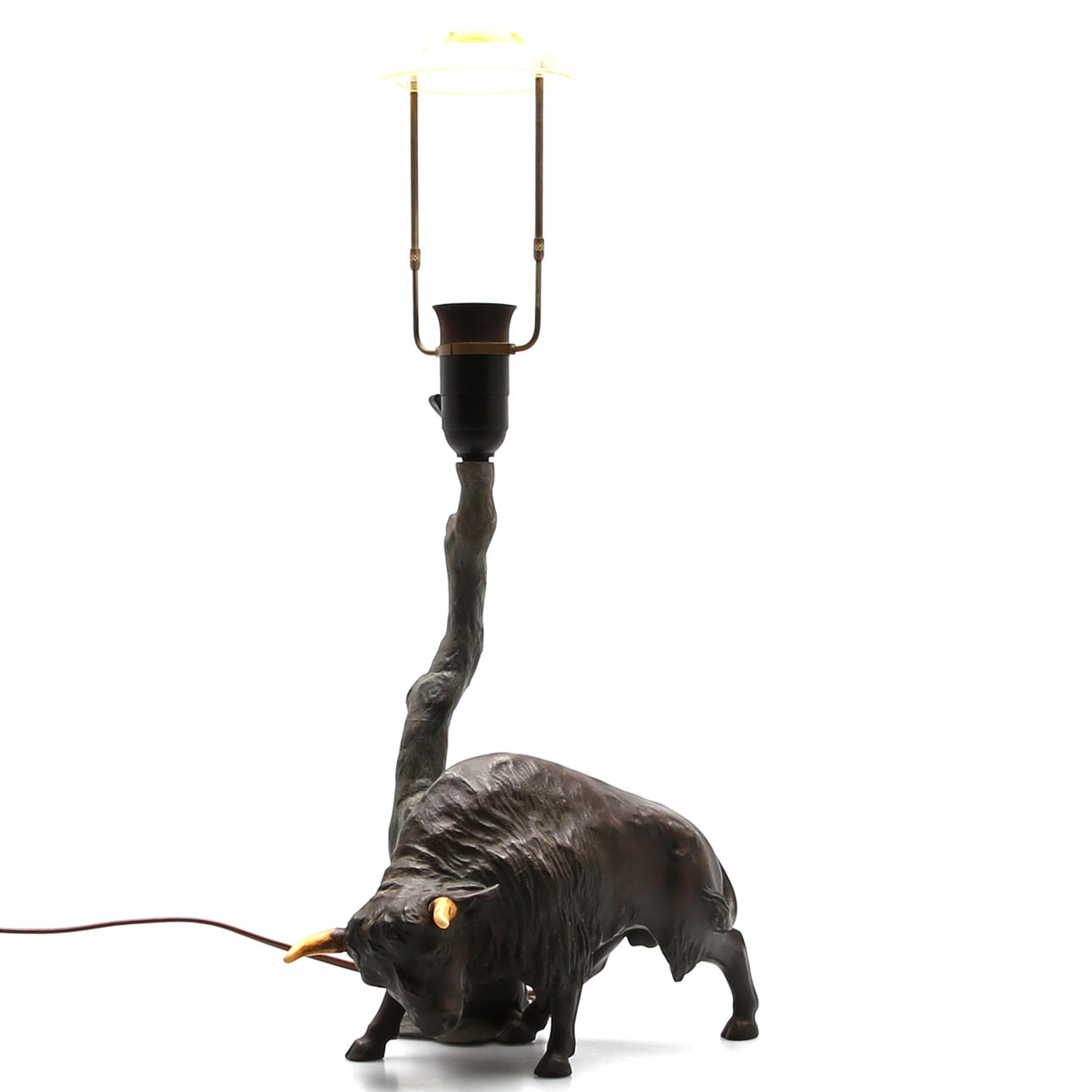 BORDSLAMPA i brons, tjur under träd.