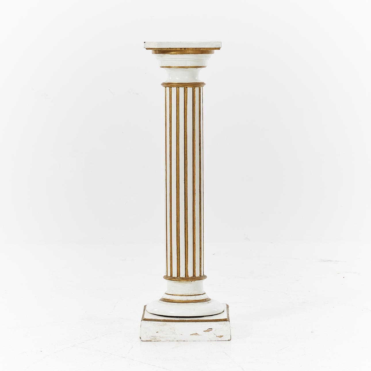 PIEDESTAL, i form af en søjle, malet træ.