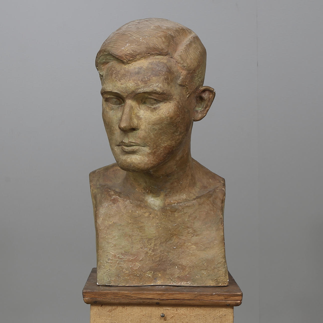 CARIN NILSON(1884-1973). Skulptur, byst, gips, signerad och daterad Paris 1928.