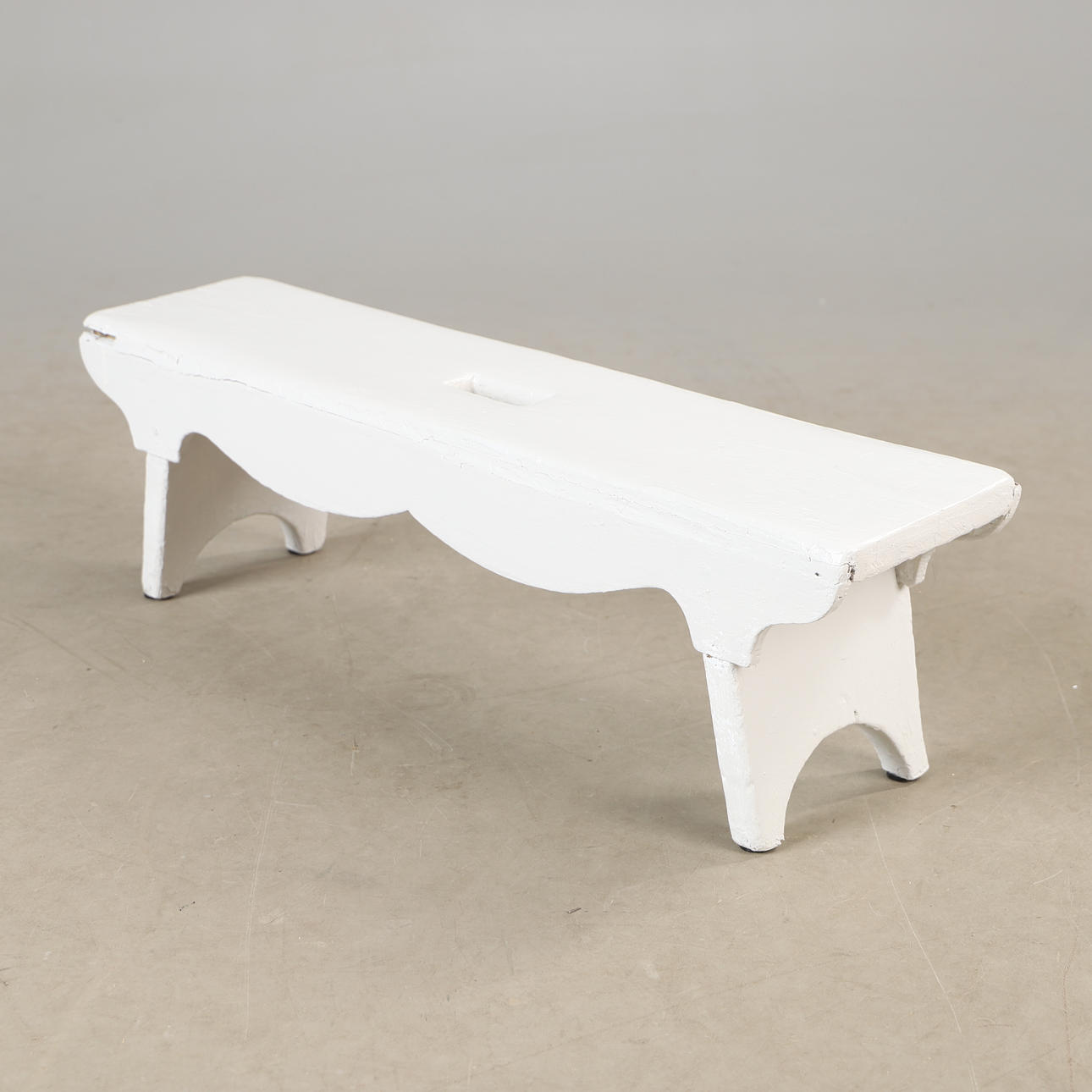 PALL, vitmålad, 1900-tal.