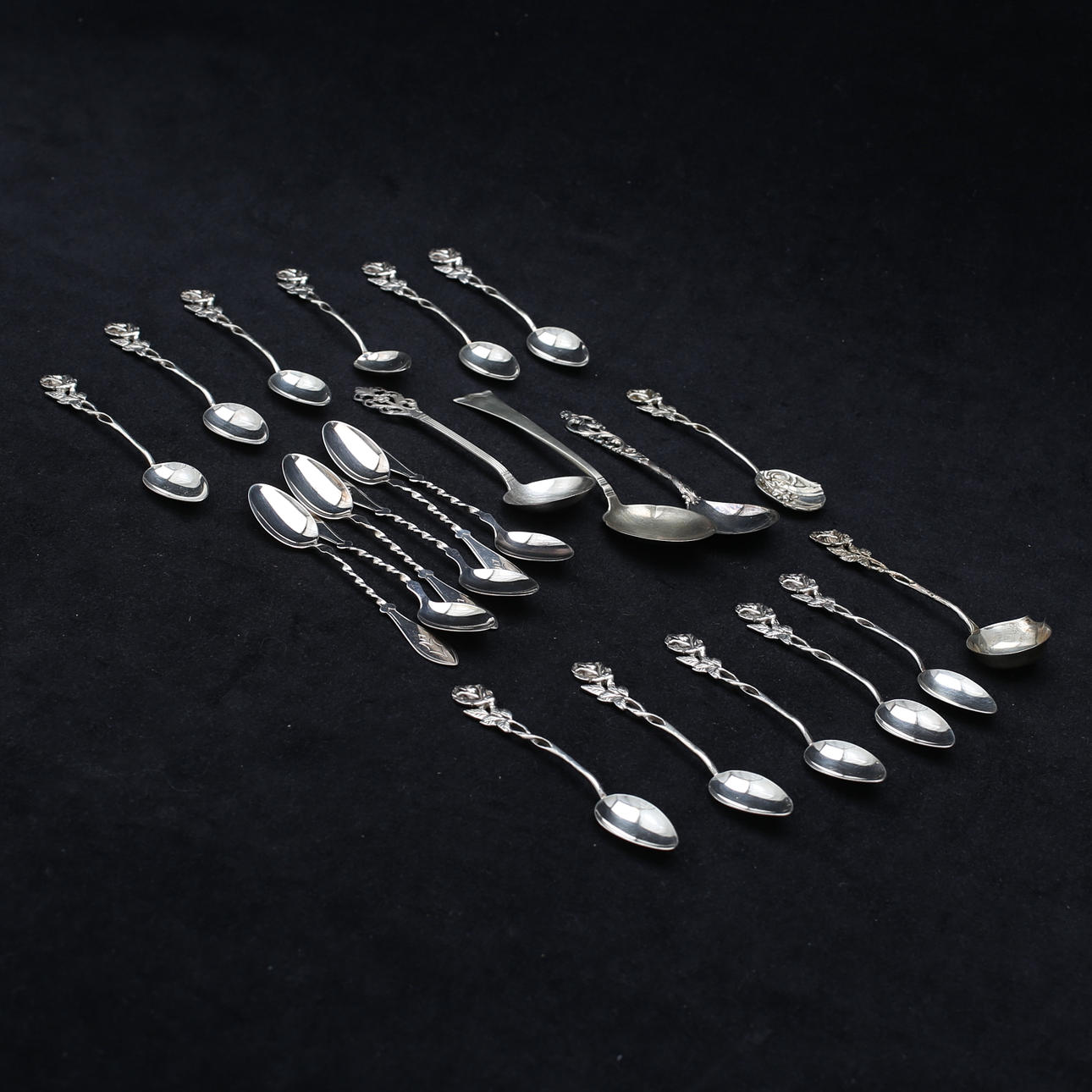 SILVERSKEDAR, 22 stycken, 270,61 gram.