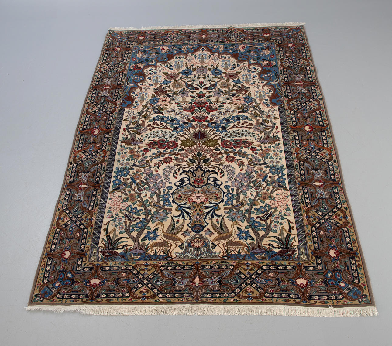 Tabriz, carpet with mihrab, Persia, 20. Jh.