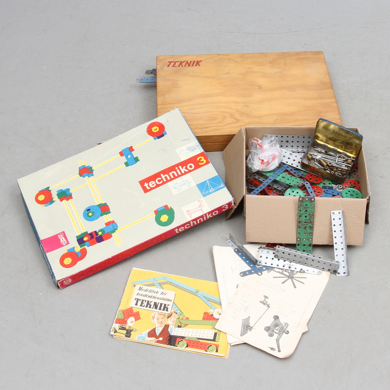 TEKNIK konstruktionslåda med extra tillbehör. Bygglåda techniko 3.