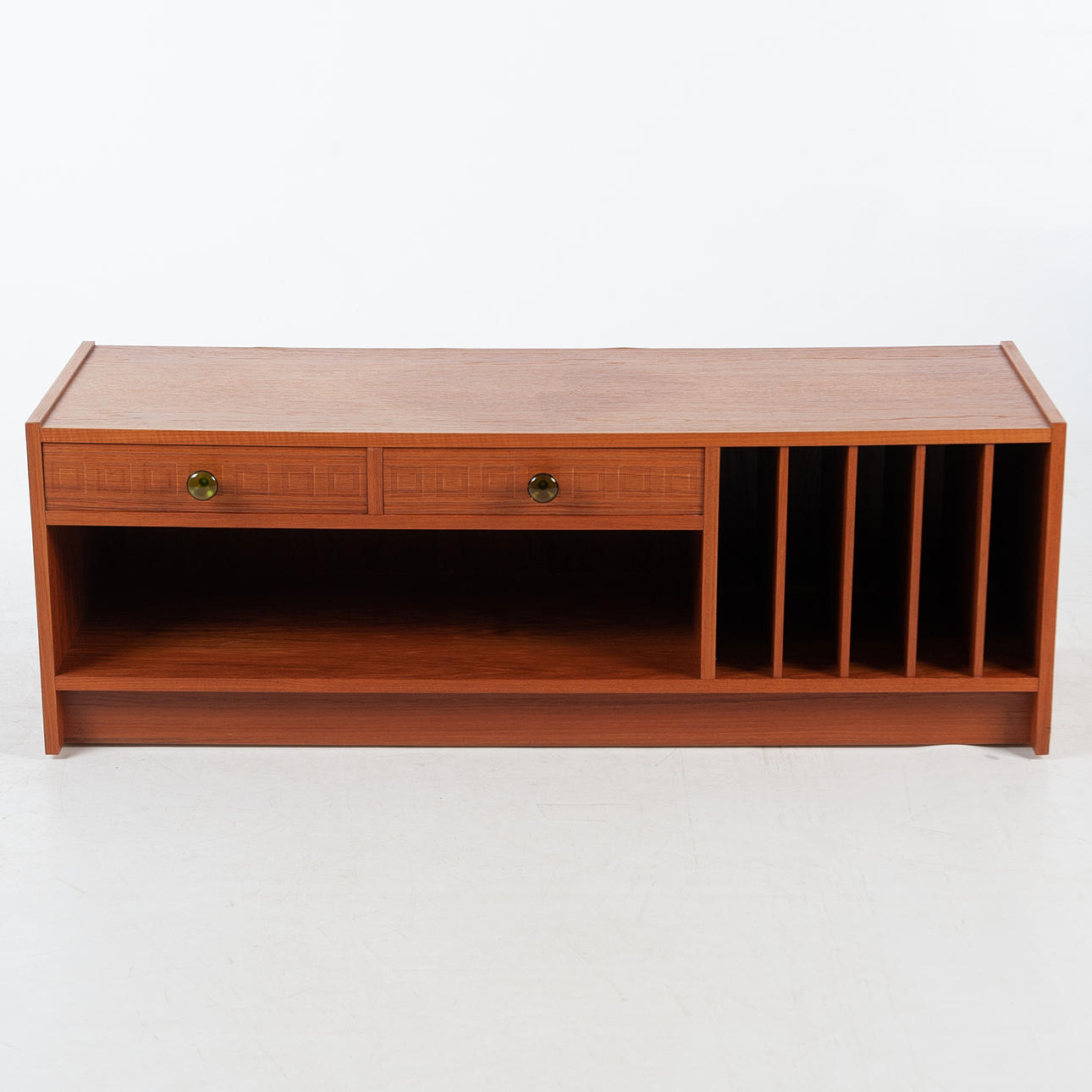 1960S TEAK TELEVISION BENCH/SIDEBOARD.