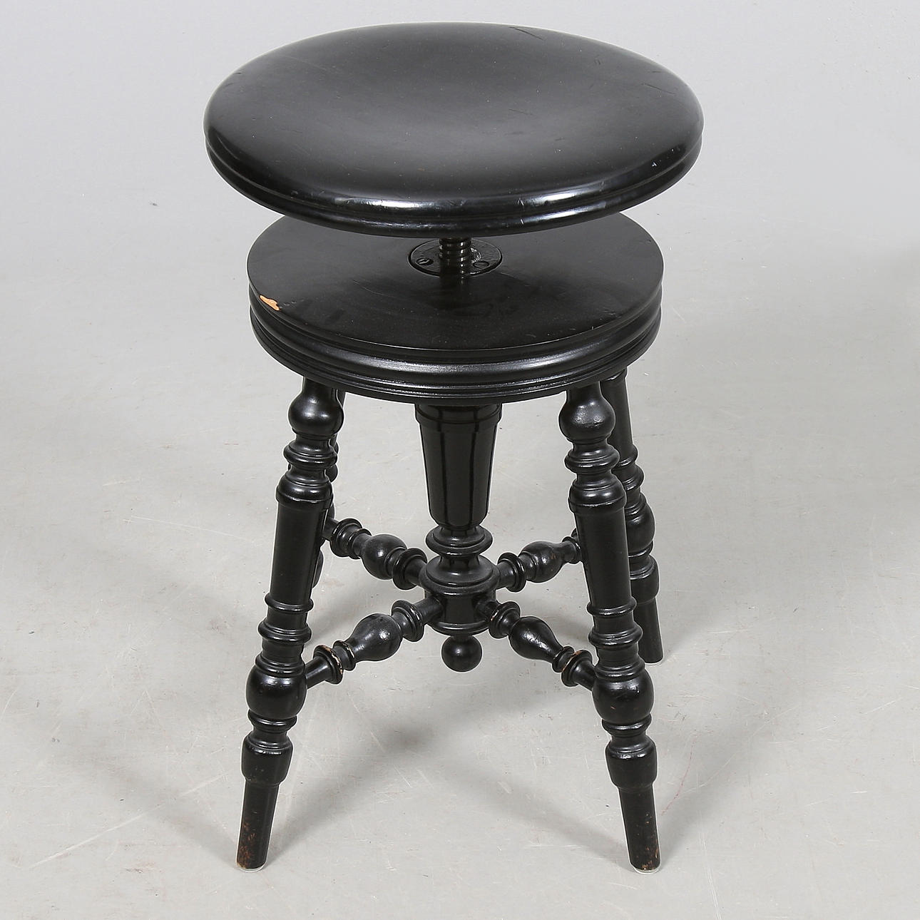 PIANOPALL, trä, 1900-tal.