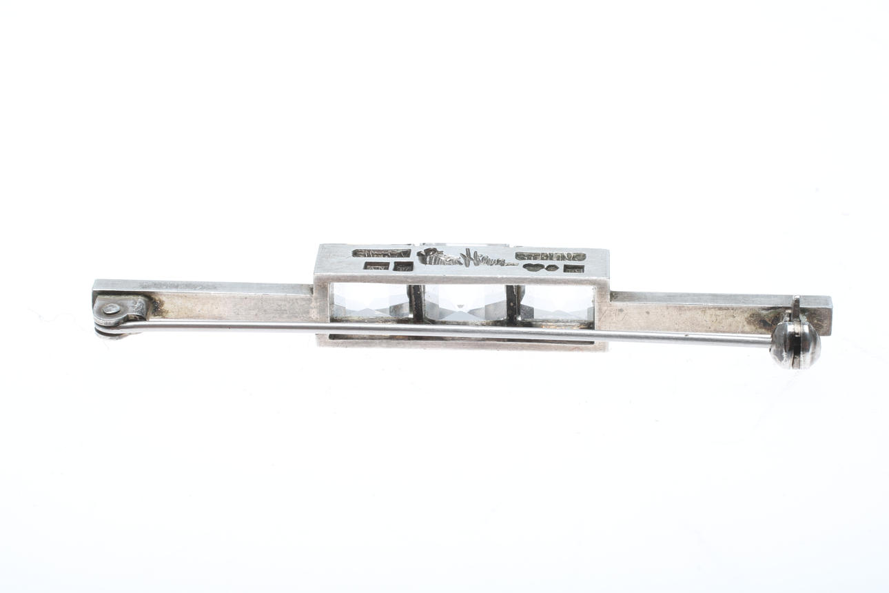 WIWEN NILSSON. Brosch, sterlingsilver och bergkristall, Lund 1961.