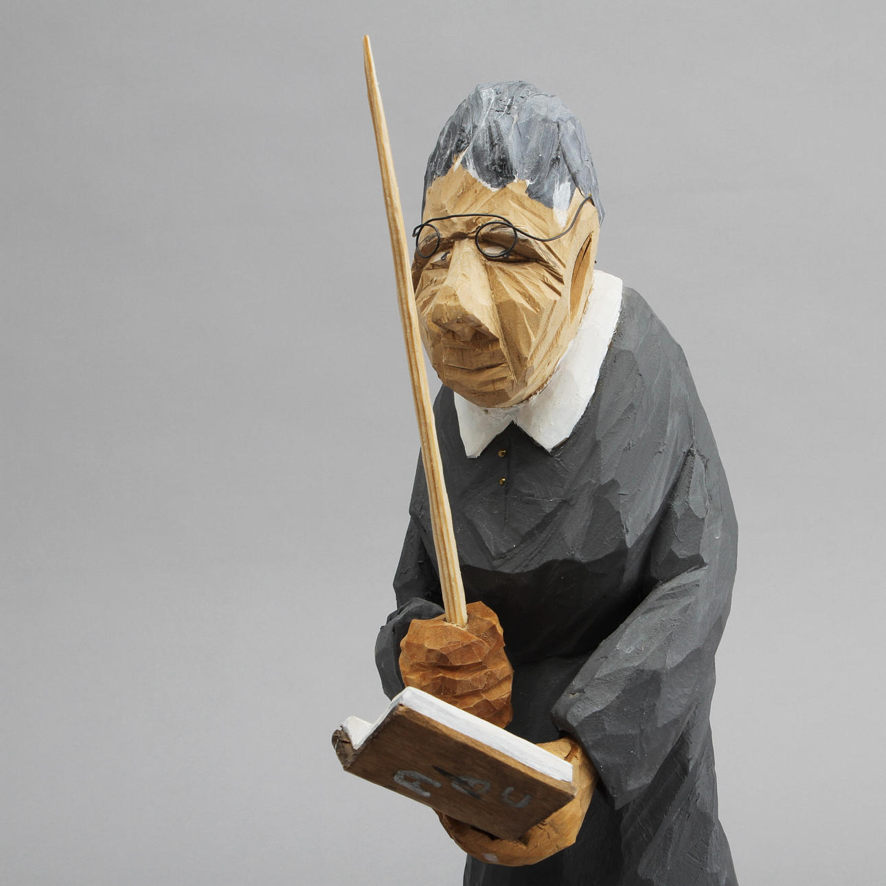 TYKO VREDIN. Lärarinnan, träskuptur, signerad.