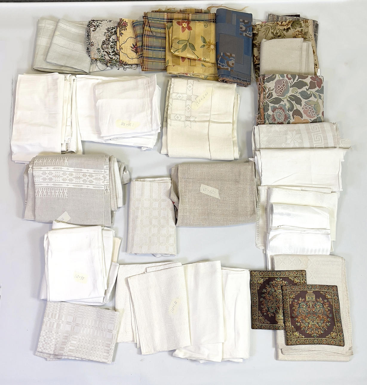 PARTI DUKAR & TYGER, 1 flyttkartong.