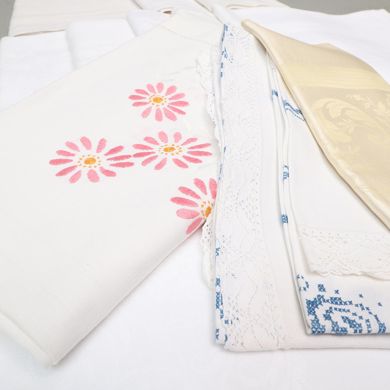 DUKAR, 16 st, bl.a. linne.