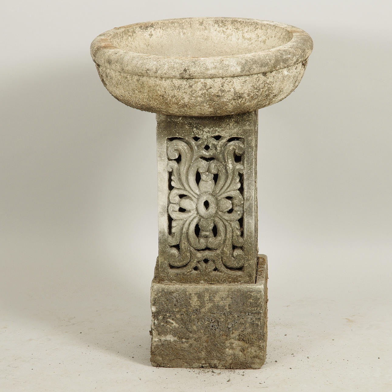 FÅGELBAD, 3-delat, sandsten.