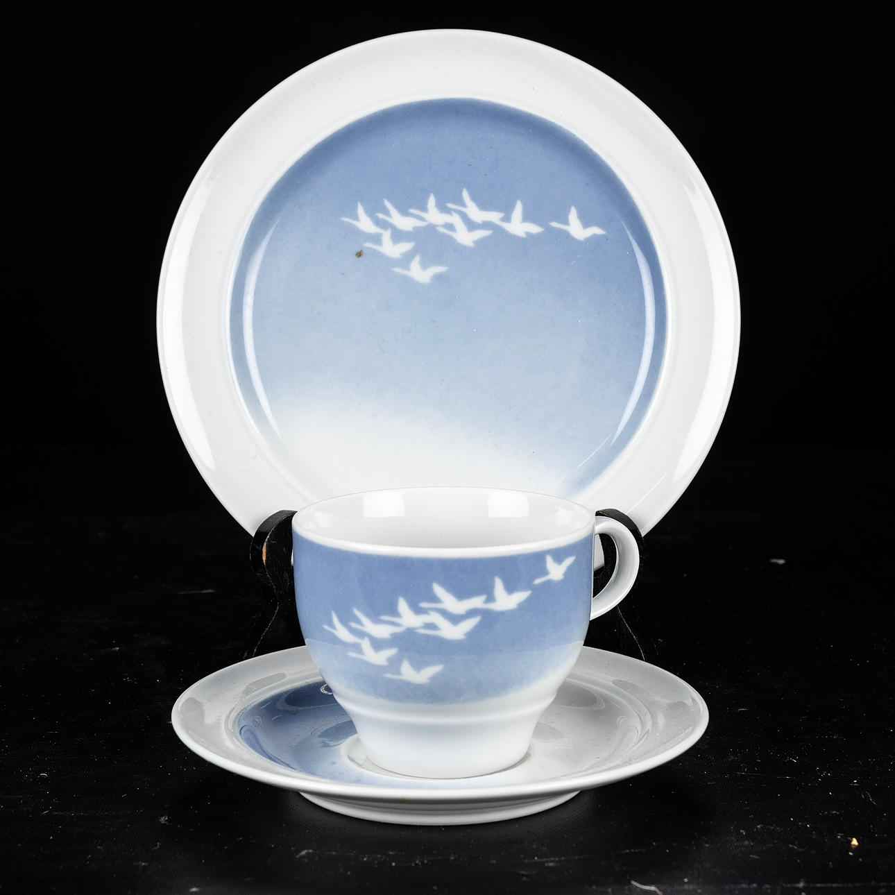 A 36-piece porcelain coffee set, Svanestellet, Denmark.