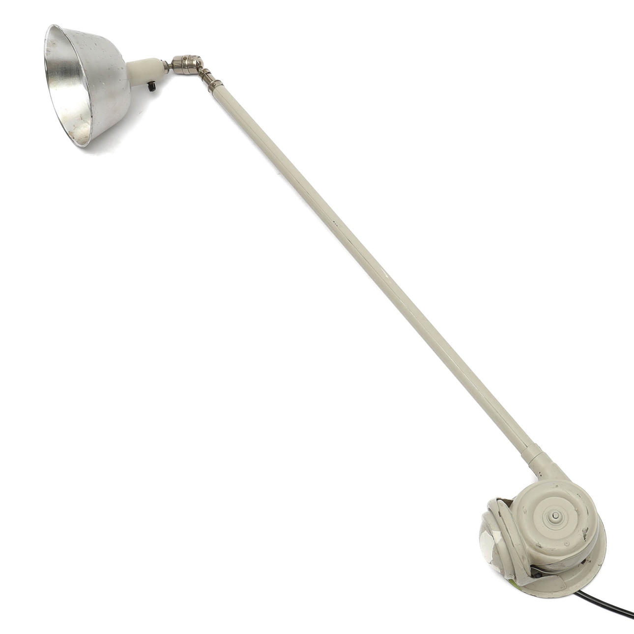 JOHAN PETTER JOHANSSON, eine „Triplex-Pendulum“ -Industrielampe aus Metall, ASEA, Mitte des 20. Jahrhunderts.