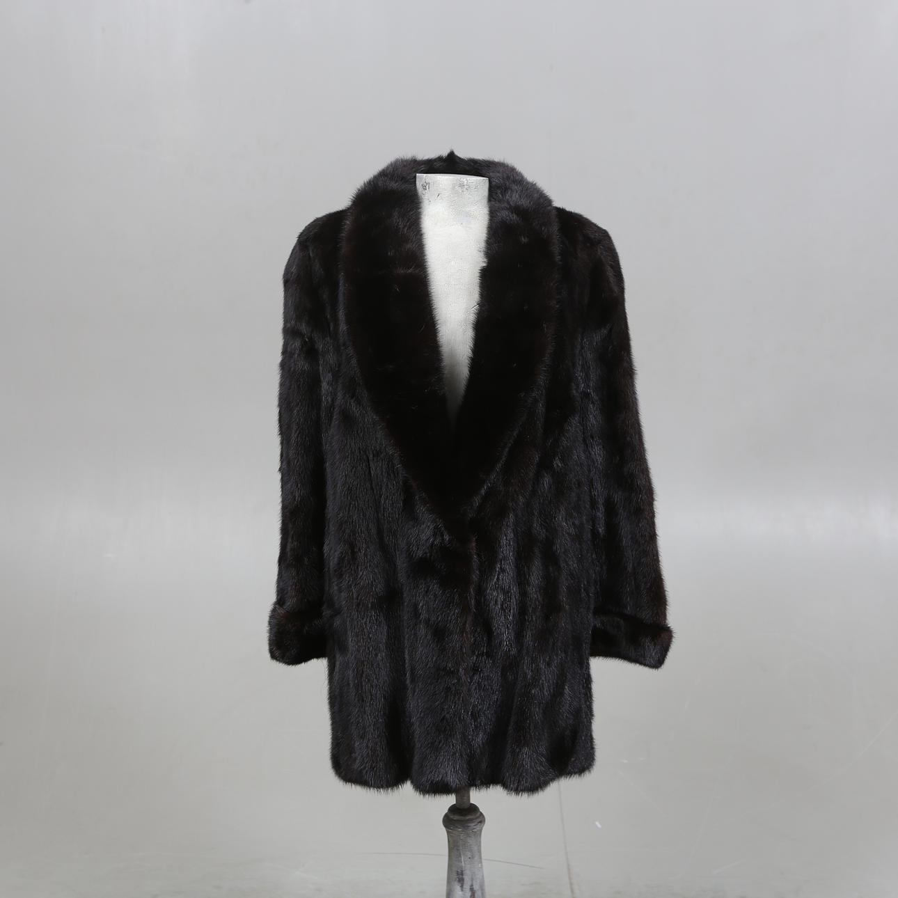 CHAQUETA, visón, piel de Saga.