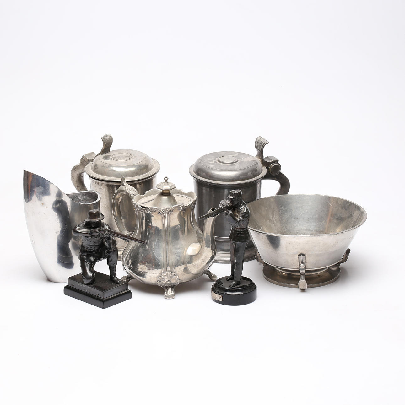 A set of 7 metal objects, from 1800 to the 19th century. Miscellaneous ...