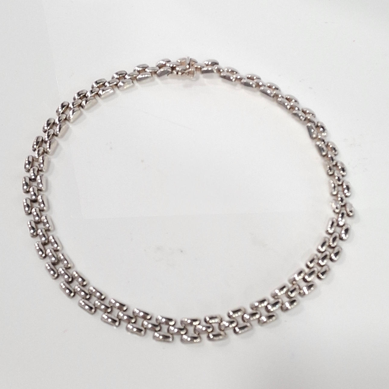 Collar gargantilla de plata tipo tank.