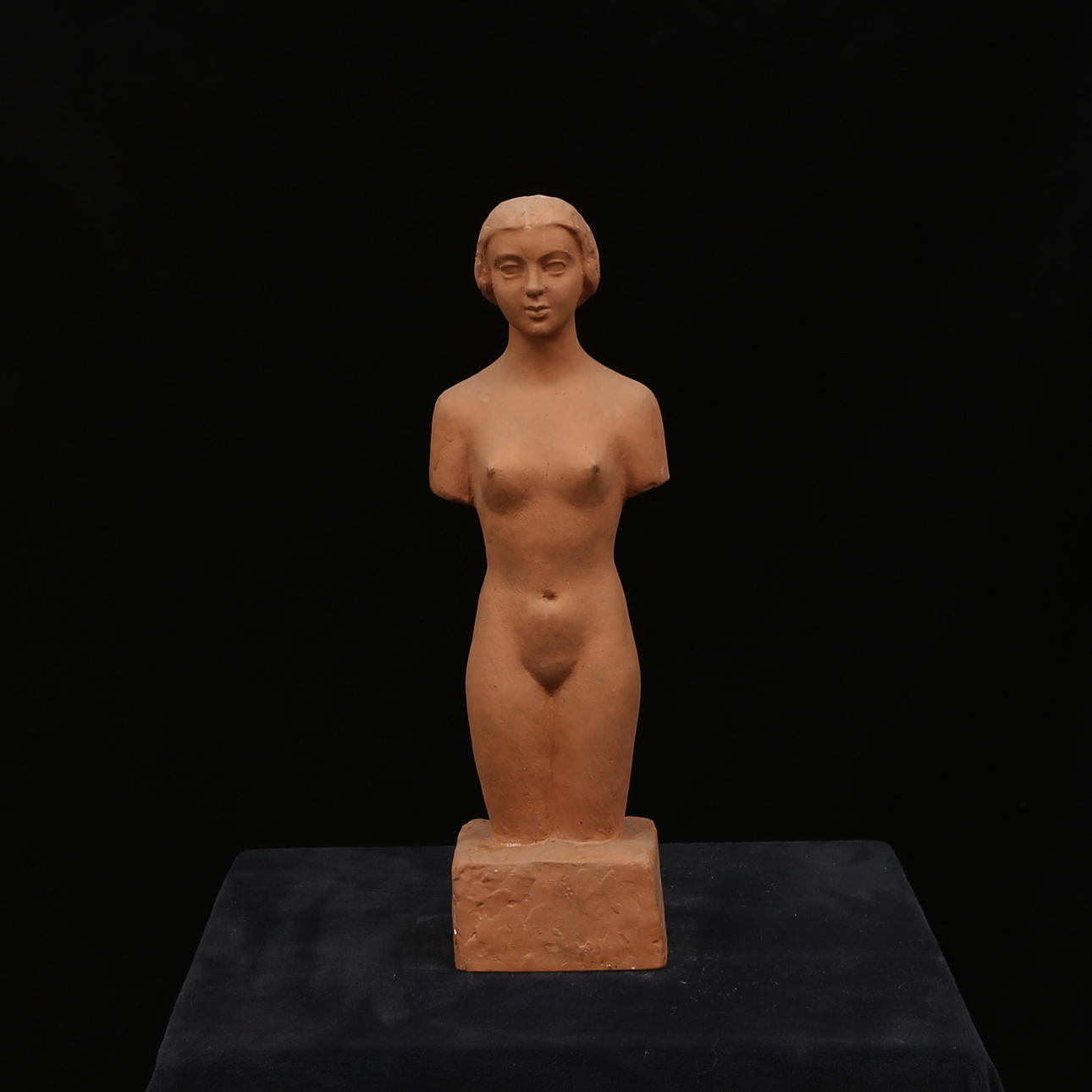 CARIN NILSON(1884-1973). Skulptur, gips, signerad.