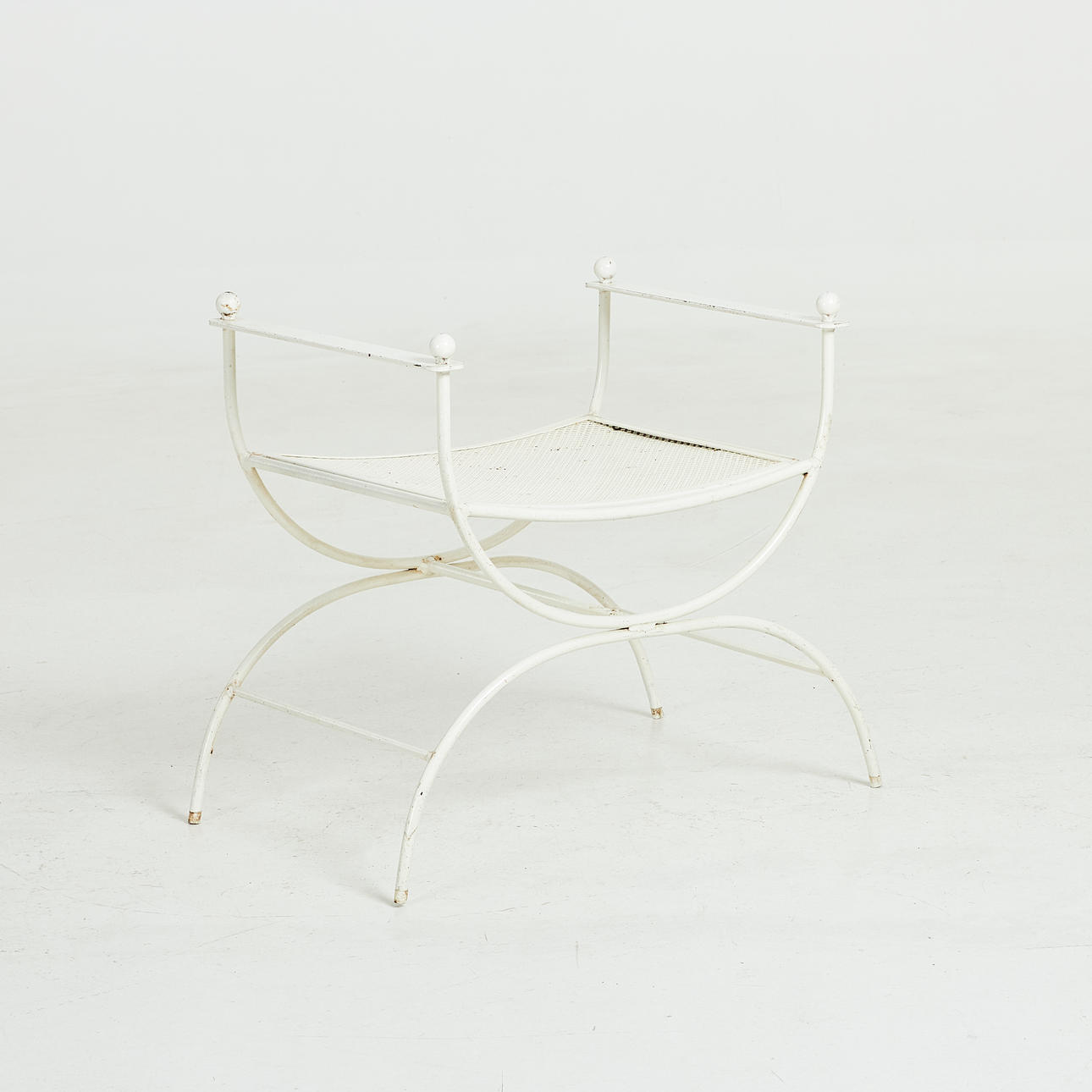 TABURETT, 1900-tal, vitlackerad metall.