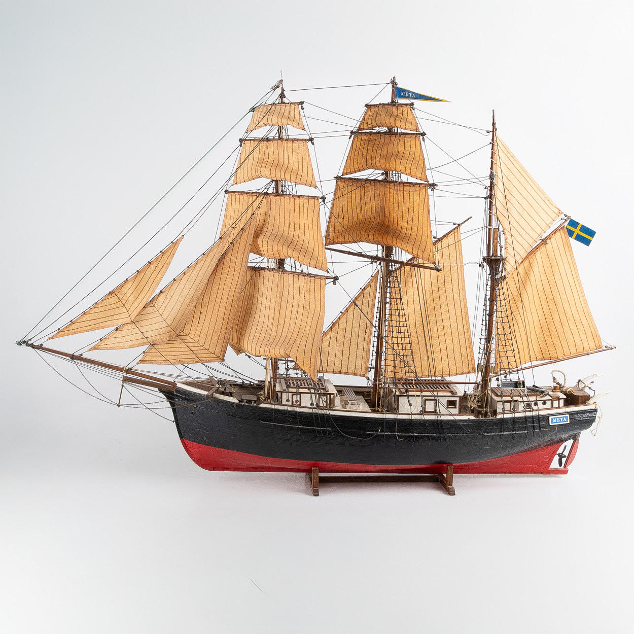 SKIBSMODEL, 3-mastet, „Meta“, malet træ, 20. århundrede.