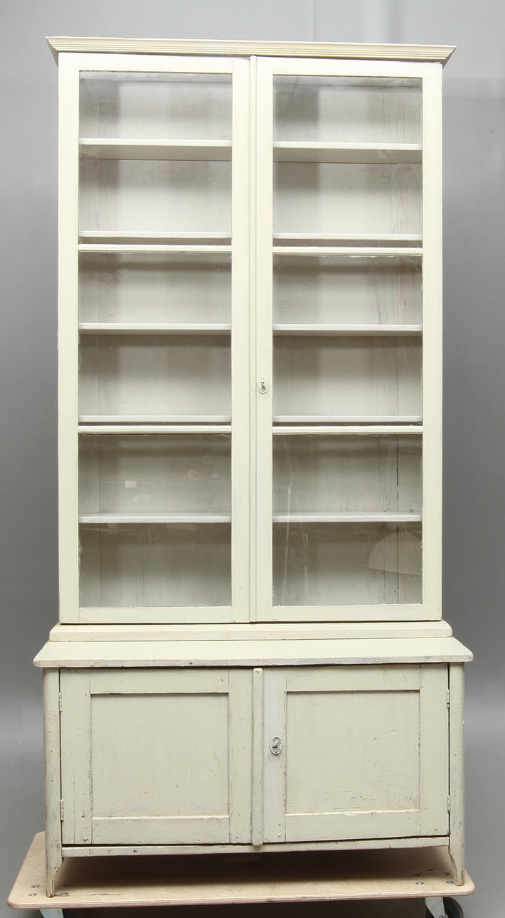 BOKSKÅP, gråmålat, 1800/1900-tal.