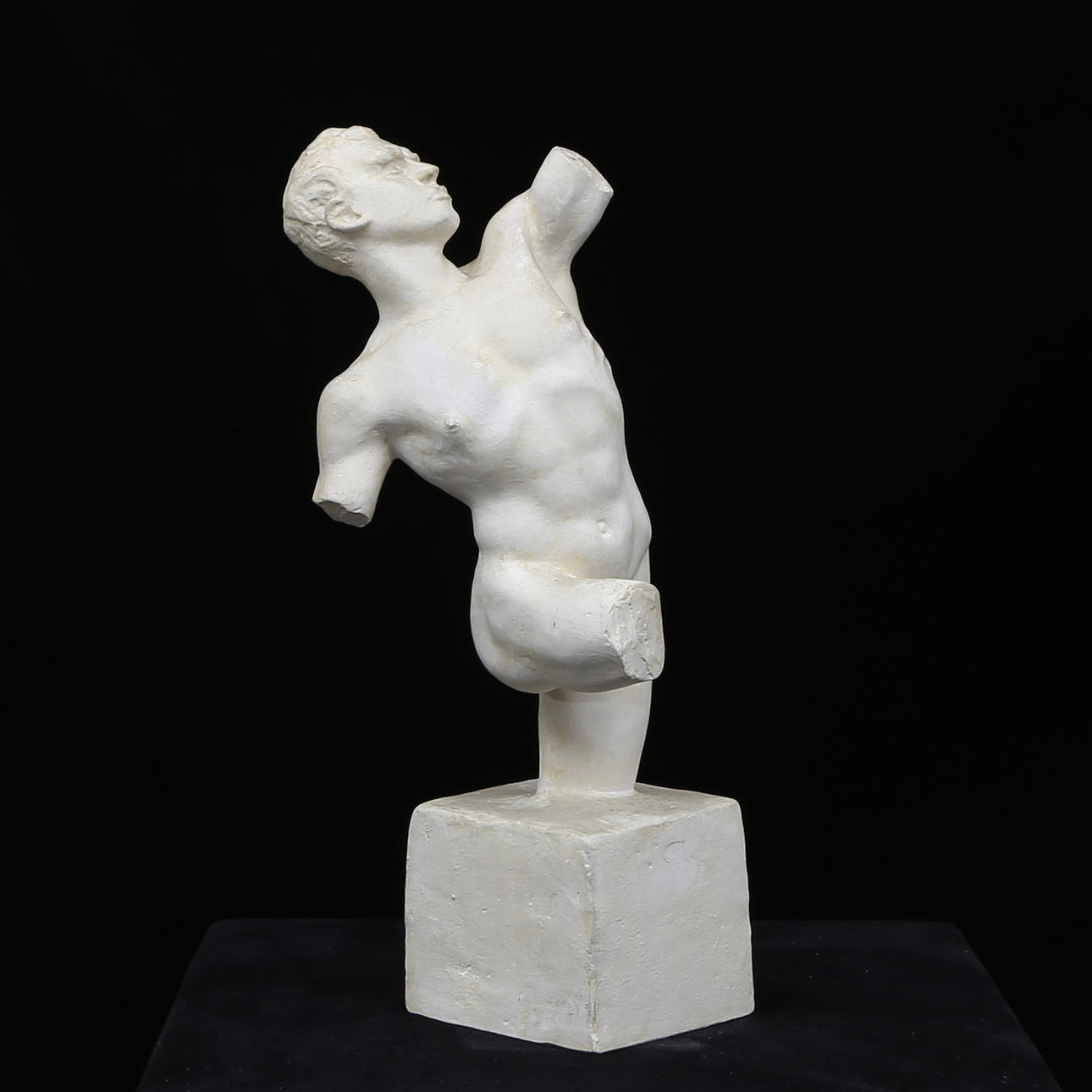 CARIN NILSON(1884-1973). Skulptur, gips, signerad.