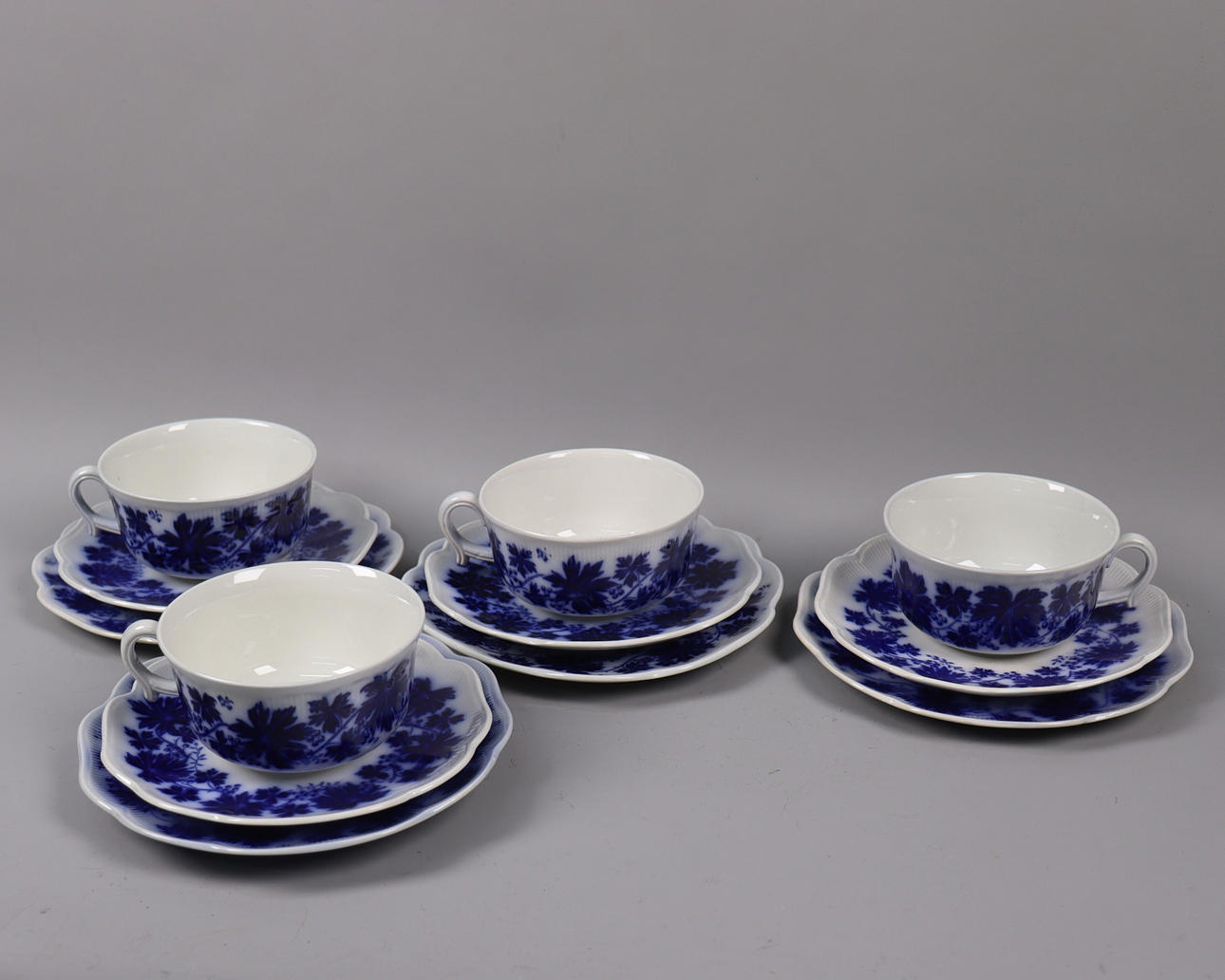 ARTHUR PERCY. Gefle, „Vinranka“, tekopper med underkop, 4stk.