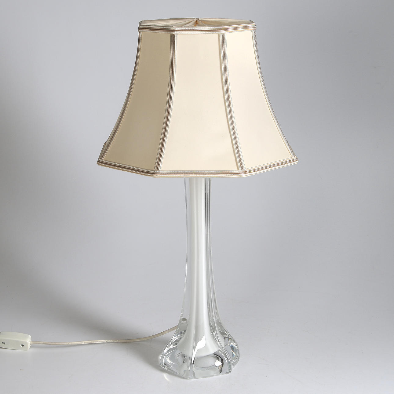 BORDSLAMPA, glas, Flygfors. 1900-tal.