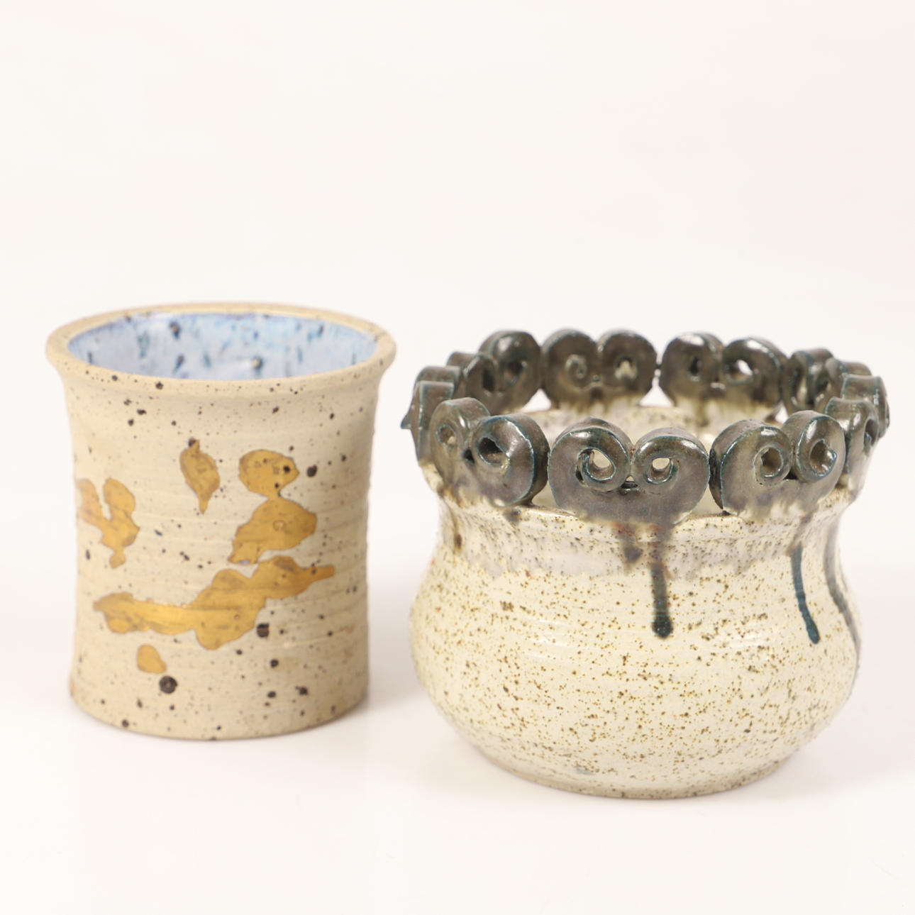 VASER, 2 stycken, keramik, bl. a. Brita Mellander-Jungermann.