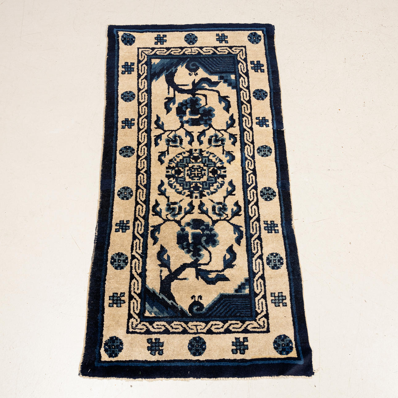 Kinesisk semi-antik tæppe.