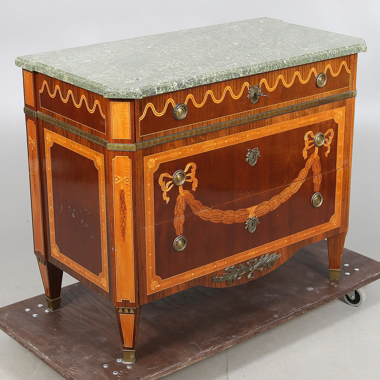 BYRÅ, Gustaviansk stil, 1900-talets mitt.