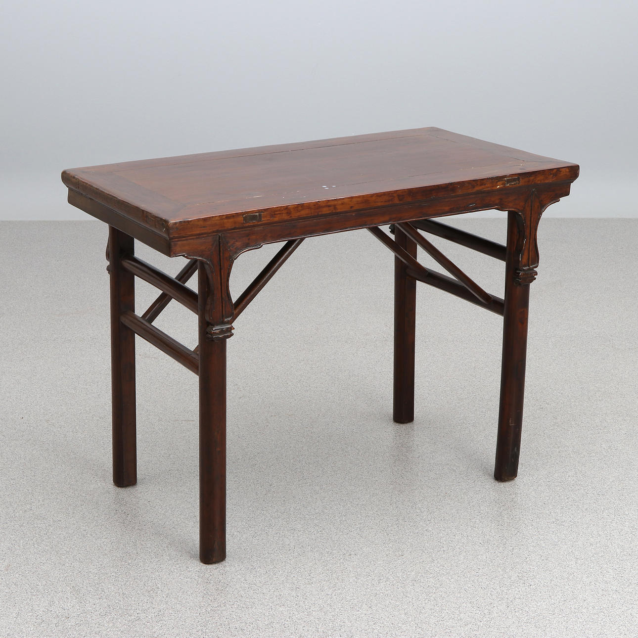TABLE. Hardwood. China, contemporary manufacturing. Foldable model.