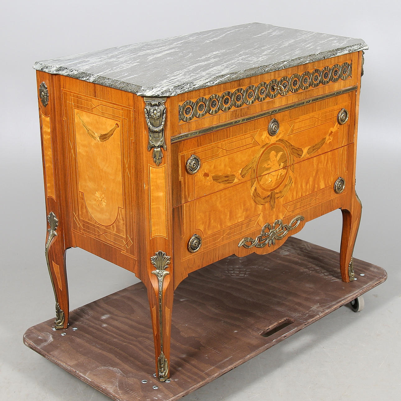 BYRÅ, Gustaviansk stil "Hauptkopia", 1900-talets mitt.