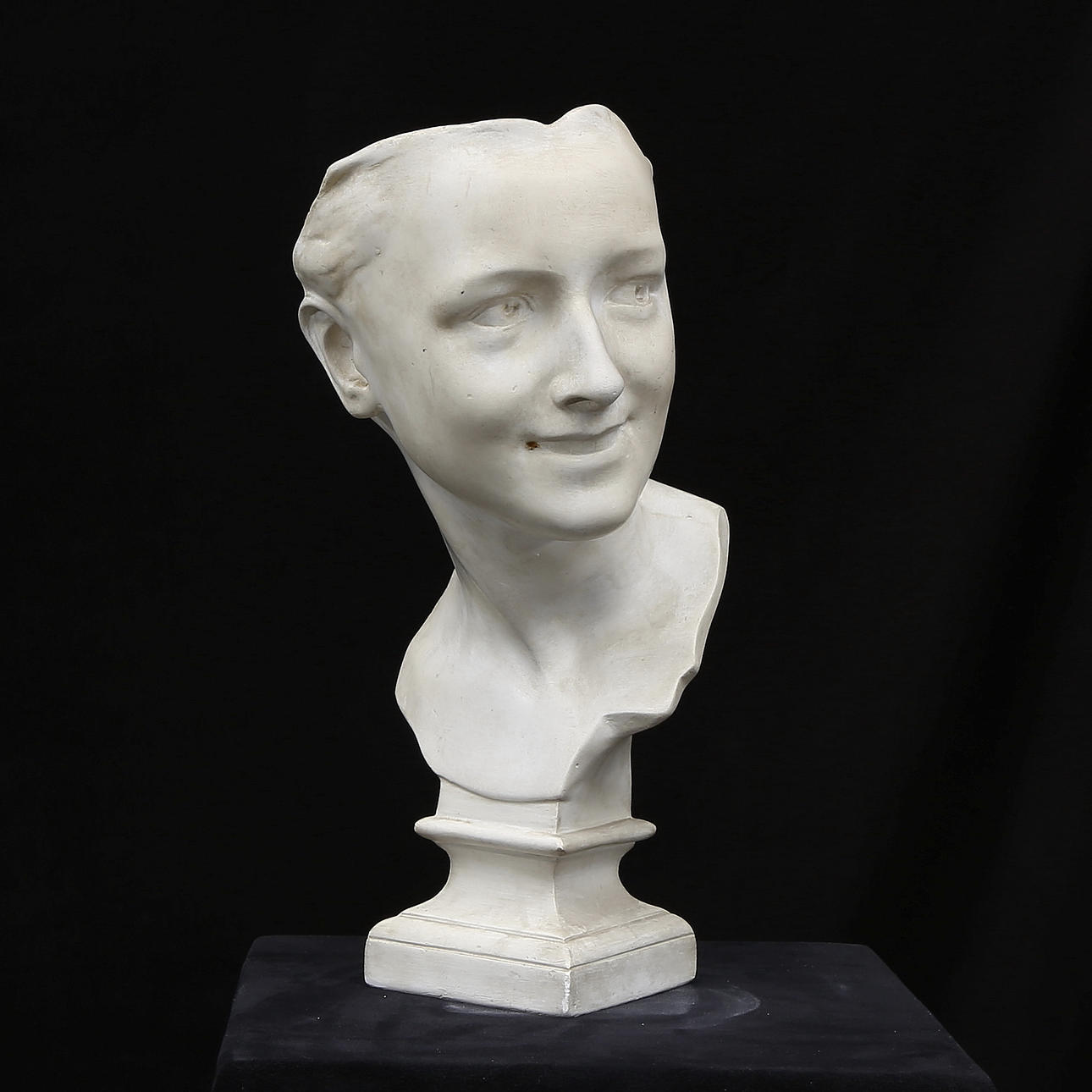 CARIN NILSON(1884-1973). TILLSKRIVEN. Skulptur, byst, gips, osignerad.