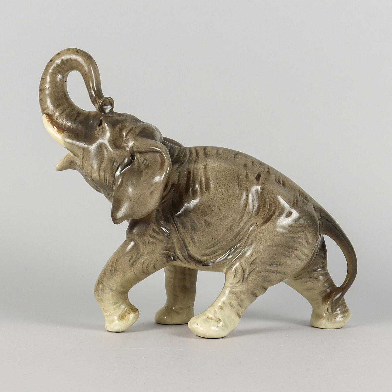 ELEPHANT porcelain.