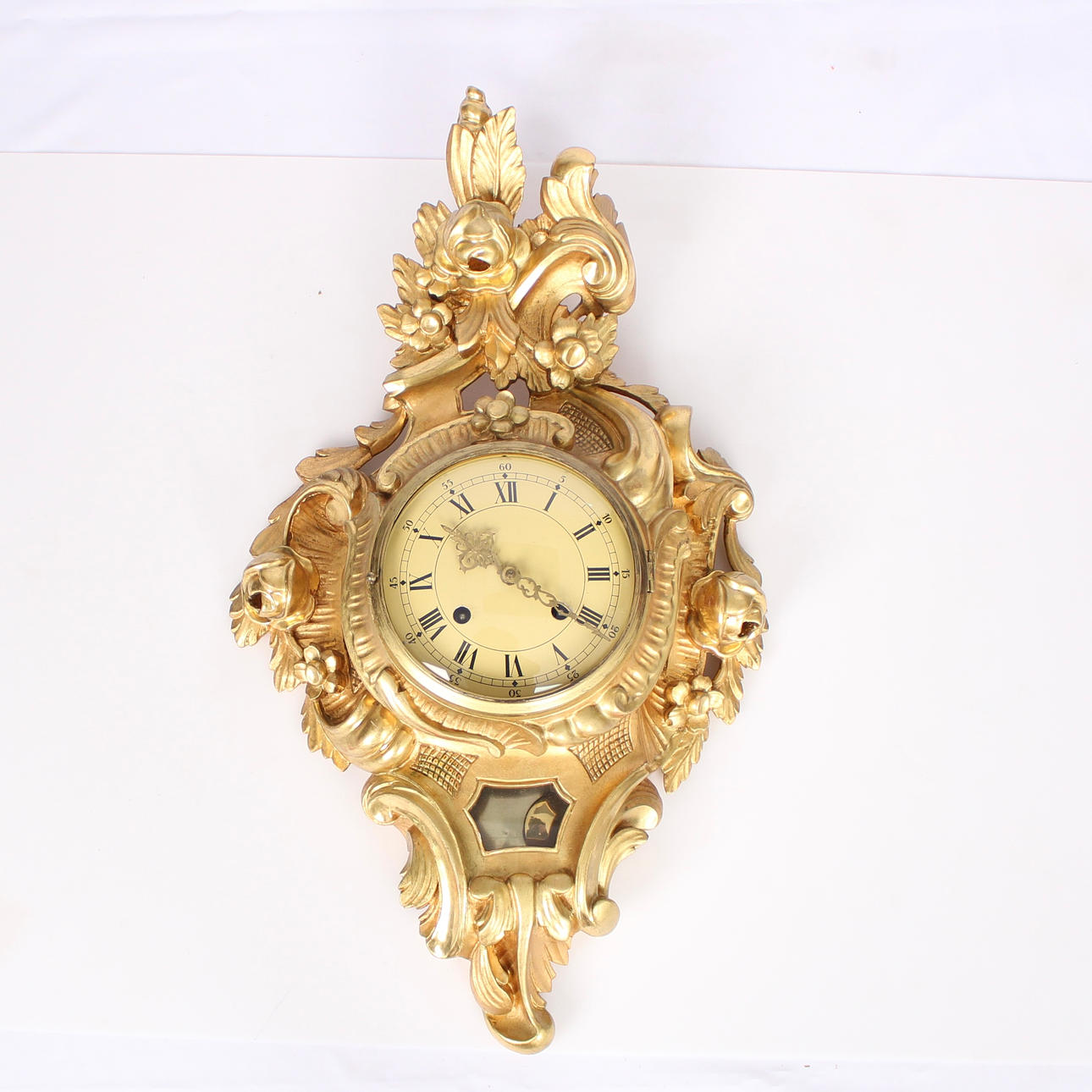 Vægvedhæng, forgyldt træ, 20. århundrede.