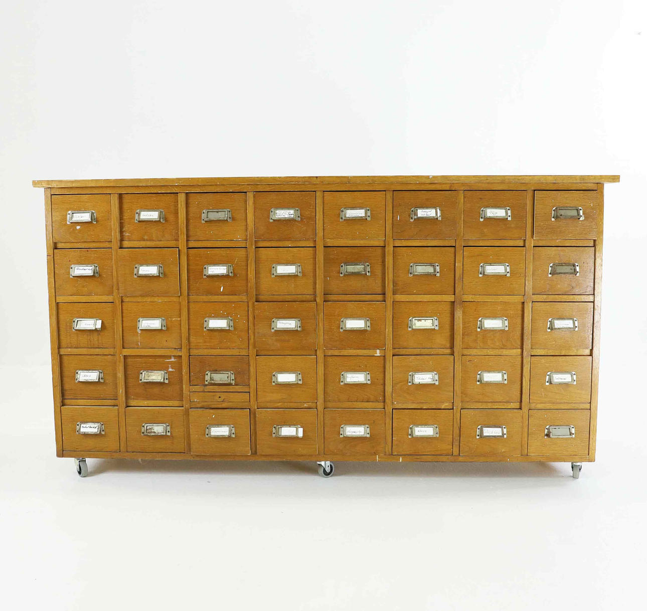 KÖPMANSDISK, 40 lådor, 1900-talets första hälft.