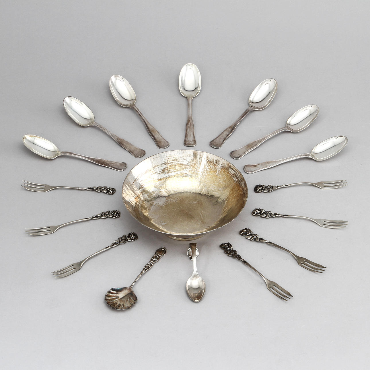 SILVER, 29 delar, totalvikt ca 740 gram.